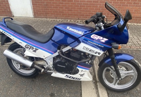 A Kawasaki GPZ 500S motorbike, Registration G36 CRD, 1990, V5 present, 8 former keepers, last MOT 16.04.22 18,276 registered miles, new battery and new rear, one key.