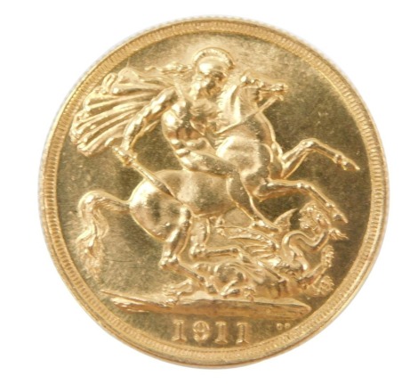 A George V gold two sovereign coin, dated 1911, 16.2g.