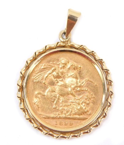 A Victorian full gold sovereign pendant dated 1899, in a 9ct gold rope twist pendant frame, 9.7g all in.