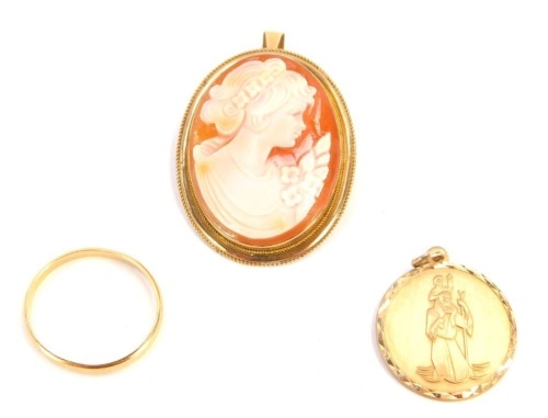 A group of jewellery, comprising a 9ct gold framed cameo brooch, 3cm x 2.5cm, a yellow metal wedding band, unmarked, believed to be 18ct gold, and a 9ct gold St Christopher pendant, 12.5g all in. (3)