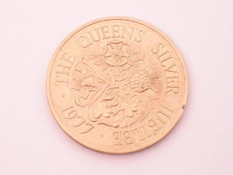 A Queen Elizabeth II Silver Jubilee 9ct gold coin