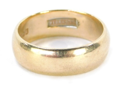 A 9ct gold wedding band, of plain design, ring size P, 5.2g.