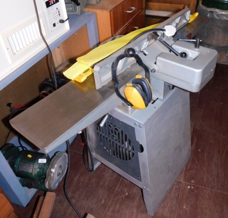 A Chiuting 6'' jointer, 1993, serial number 247961, 94cm high, 115cm wide.