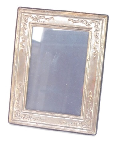 A silver mounted photograph frame, the rectangular outer border, with scroll detail on blue velvet back, Birmingham 1992, frame size 12.5cm x 8cm, with blue velvet backing.