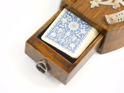 An Edwardian horseshoe shaped oak cribbage scorer, the silver plated mounts with pierced decoration of playing cards, with a frieze drawer containing a pack of cards, 16cm x 13.5cm. - 2