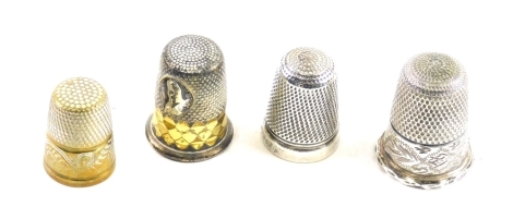 Various thimbles, 2cm high, etc. (4)