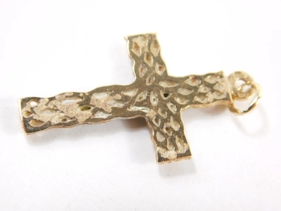 A 9ct gold cross pendant, of textured form, plain hook top, 3cm high, 1.7g. - 2