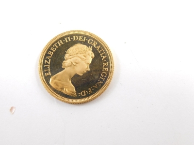 An Elizabeth II gold proof full sovereign, 1980. (cased) - 2