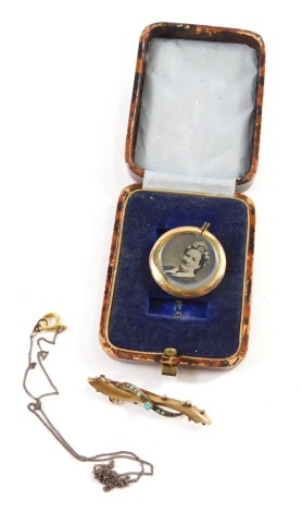 A 9ct gold photograph pendant, plain circular mount, slender link chain and an Edwardian entwined brooch with pin back set with turquoise, 11.8g all in, in associated box.