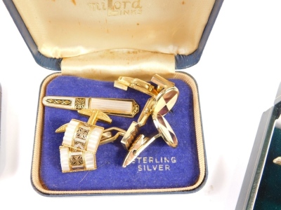 Various costume jewellery and effects, cufflinks, gold plated, novelty cufflinks, miniature pistol, various tie clips, Scrabble cufflinks, enamel pin badges, various other jewellery and effects. (a quantity) - 4