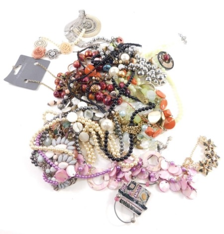 A group of modern costume jewellery necklaces, pastel coloured metal necklaces, bracelets, chunky beads, etc. (a quantity)