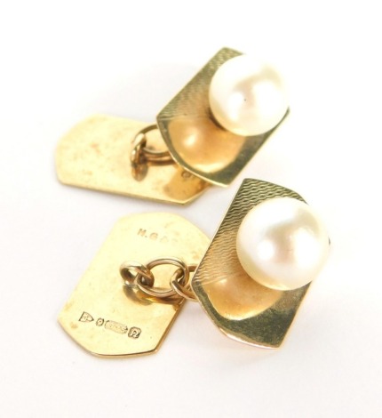 A pair of 9ct gold gents cuff links, each with rectangular shield, half engine turned detailing and applied cultured pearl with chain link, Chester, 1938, 4.7g all in.