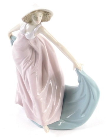 A Lladro figure of a lady dancing in flowing robes, 5663 printed marks beneath, 22cm high.