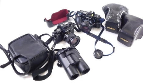 Various cameras, a Minolta X700 with 28mm 1:2.5 lens no. 2271134, 9cm high in outer case and another Minolta 7000 with 35-78mm lens in outer case. (2)