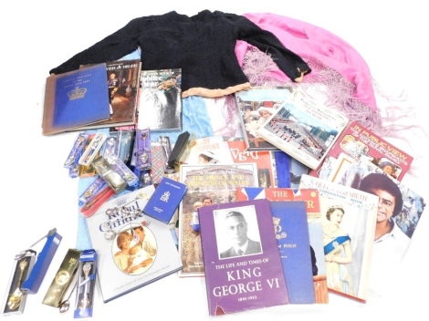 Various ephemera, collectors spoons, magazines, etc., In Public View, A Nations Snapshots Of The Royal Family, other Royal hardback books, The Country Life Book of Royal Silver Jubilee, Queen Elizabeth Coronation, various other items, etc. (a quantity)