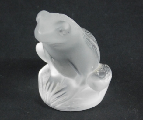 A Lalique clear glass frog, marked, 6cm high.