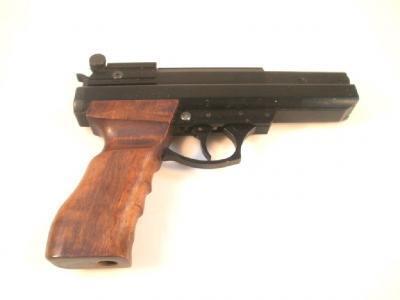 A BSA 0.177 calibre air pistol