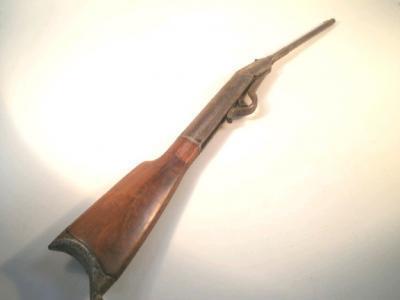 An early 20thC air rifle