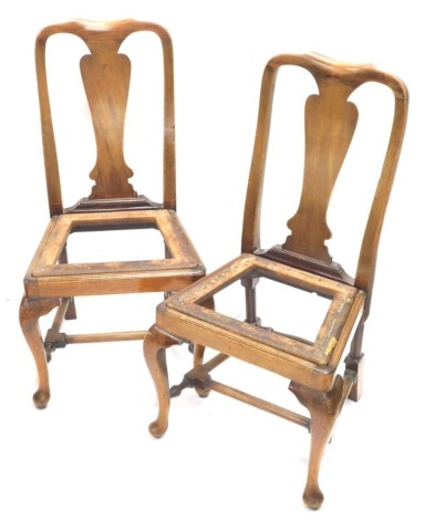 A pair of Queen Anne style walnut dining chairs, with hour glass splats and front turned supports on cabriole legs. (2)