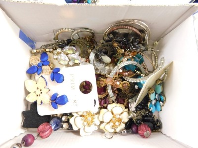 A group of costume jewellery, comprising dress brooches, silver and other dress ring, cased beaded necklaces, modern brands, etc. (a quantity) - 2