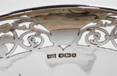 An Elizabeth II silver bon bon dish, of oval form, with pierced floral decoration, Walker and Hall, Sheffield 1960, 10.88oz, 23cm wide. - 2