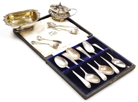 A group of small silver, to include an Edward VII silver mustard pot, heavily decorated with raised leaf pattern decoration, with blue glass liner, Birmingham 1906, open salt, various salt and mustard spoons, teaspoons, etc., weighable silver 5.99oz.