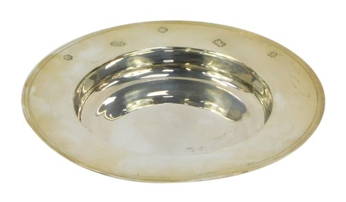 A Queen Elizabeth II millennium silver Armada dish, Sheffield 2000, maker RC, hammered design, 10cm diameter, 1½oz.