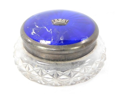 An Elizabeth II silver and enamel dressing table jar, the circular silver top with royal blue enamel detail and central raised crown, Birmingham 1960, 7cm high.