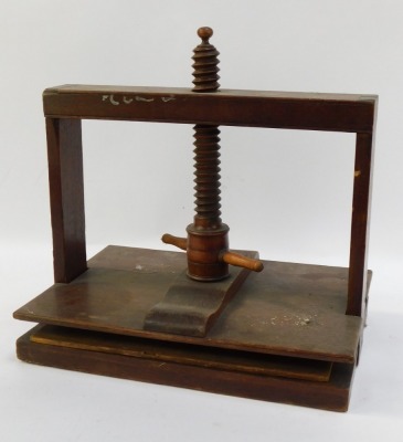 An early 19thC oak table top book press, 43cm wide. - 2
