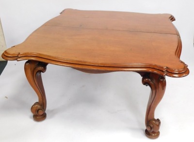 A Victorian mahogany extending dining table, with fluted and moulded two layered corners, on cabriole legs, terminating in castors, with four additional leaves, 75cm high, 132cm wide, 148cm deep, with additional leaves 60cm, 46cm, and two 27cm. - 2