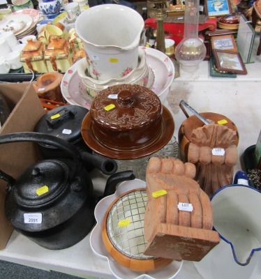 A cast iron kettle and lidded pan, transfer printed wash jug, similar bowl, wooden wall hangings, glass cake stand, etc. (a quantity)