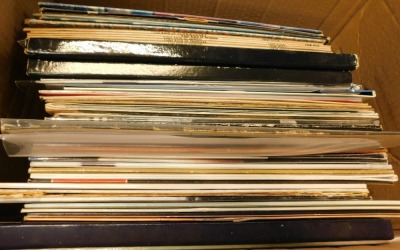 Various records, 33rpm, modern music, Astrud Gilbrto, Mozart box set, various others, etc. (1 box) - 2