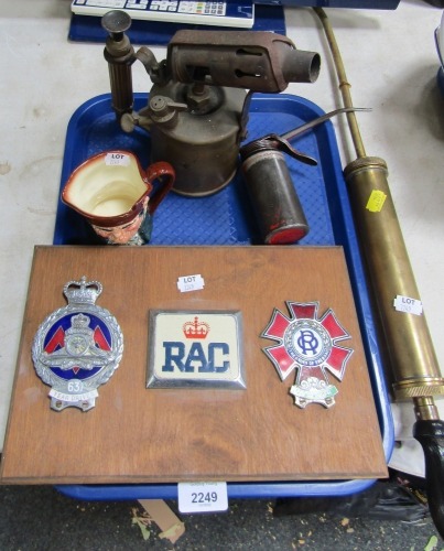 An RAC car badge, 63 Year Drive badge, Commander badge, mounted on wooden plaque, oil can, pressure gauge, Royal Doulton miniature Falstaff character jug, etc. (1 tray)