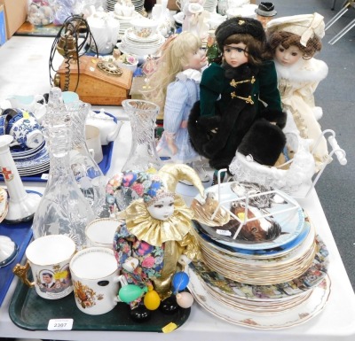 Collector's dolls, decanters, commemorative mugs, Mason trinket dish, clown ornaments, and collector's plates. (1 tray and a quantity)