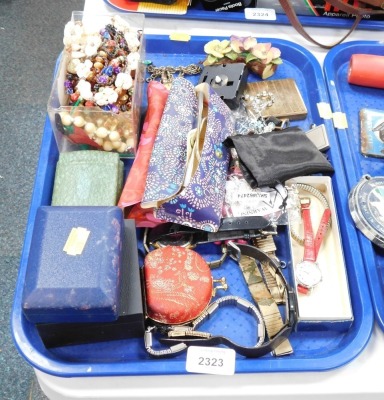 A group of costume jewellery, comprising ladies necklaces, wristwatches, etc. (1 tray)