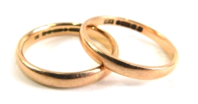 Two 9ct gold plain wedding bands, size M and O, 4.3g.