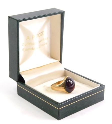 A 9ct gold dress ring, inset with red stone, size G, 5.3g all in.