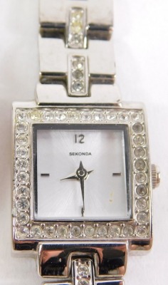 A Seiko wristwatch, with 3cm diameter dial with baton pointer and numerals and date, a Sekonda wristwatch, various 925 silver jewellery, rings, necklaces, amber type pendant, etc. (a quantity) - 3