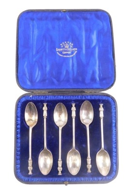 A set of six Victorian silver Apostle spoons, with plain stems and bowls, London, 11cm long, 8oz. (cased)