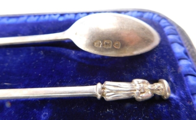 A set of six Victorian silver Apostle spoons, with plain stems and bowls, London, 11cm long, 8oz. (cased) - 2