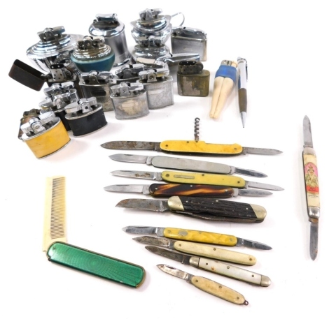 A silver plated table lighter, 9cm high, various pen knives, fruit knives, folding knives, etc. (a quantity)