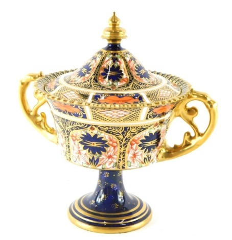 A Royal Crown Derby Imari pattern lidded vase, 1283, printed marks beneath, 15cm high.