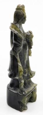 A Japanese green hard stone carving of Guan Yin, the Goddess of Mercy, 21cm high. - 4