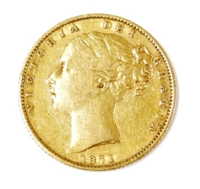 A Queen Victoria young head gold full sovereign 1871, 8.0g.