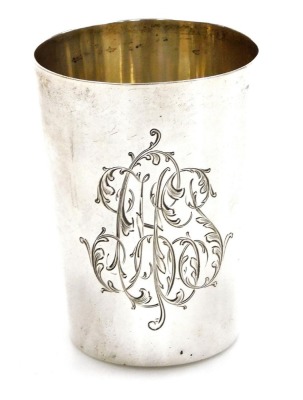 A Russian silver beaker, with an engraved foliate monogram, kokoshnik and maker's marks, 2.26oz, 7cm high. (2)