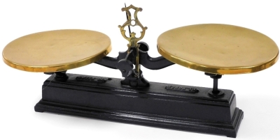 A set of early 20thC EL Forge cast iron scales, with brass trays, to weigh 10kg, 57cm wide.