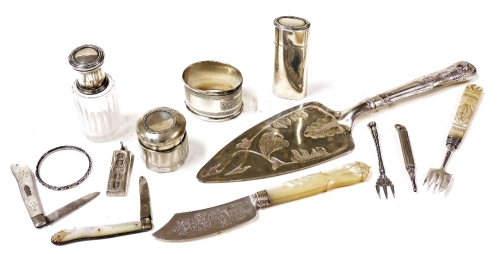 A group of small silver, to include a Victorian butter knife, with silver blade and mother of pearl handle, two mother of pearl handled fruit knives, an oval napkin ring with vacant cartouche and engine turned decoration, silver ingot pendant, two dressin