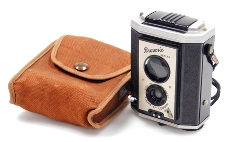 A Kodak Brownie Reflex camera, cased.