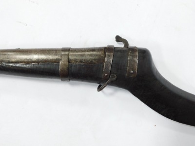 An antique North Indian matchlock rifle, with scripted barrel and steel ramrod, 180cm overall length. - 6