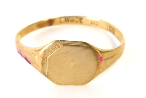 A 9ct gold signet ring, with octagonal panel, with engraved side, size O, misshapen, 1g.